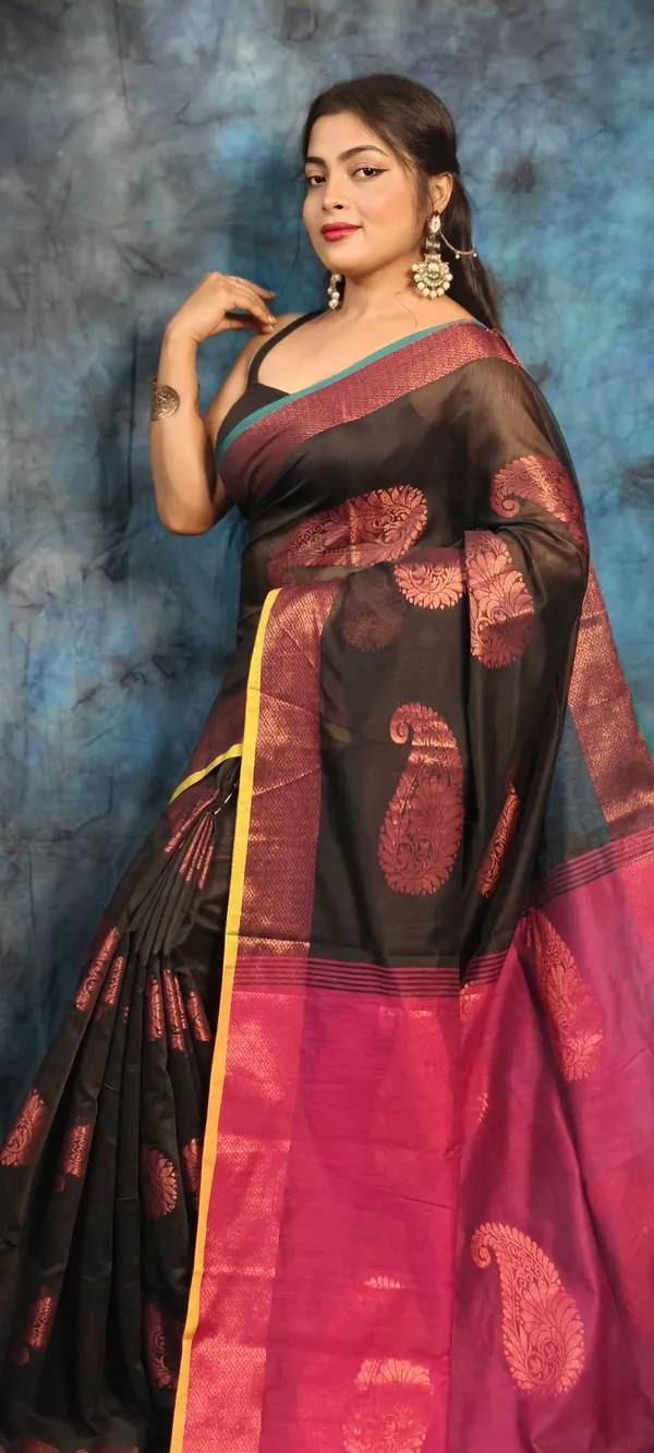 Black_&_Magenta_Pure_Cotton_Handloom_Paisley_Saree_For_Women