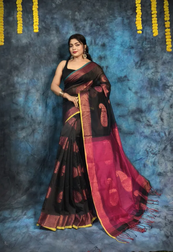 Black_&_Magenta_Pure_Cotton_Handloom_Paisley_Saree_For_Women