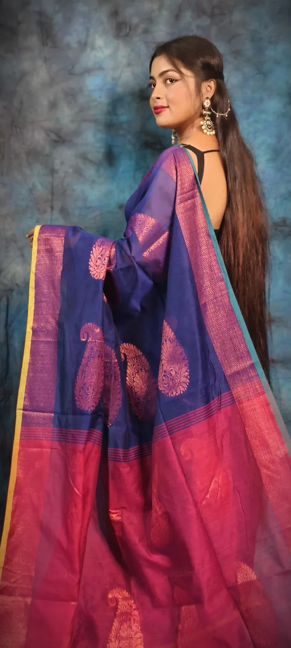 Navy_Blue_&_Magenta_Pure_Cotton_Handloom_Paisley_Saree_For_Women