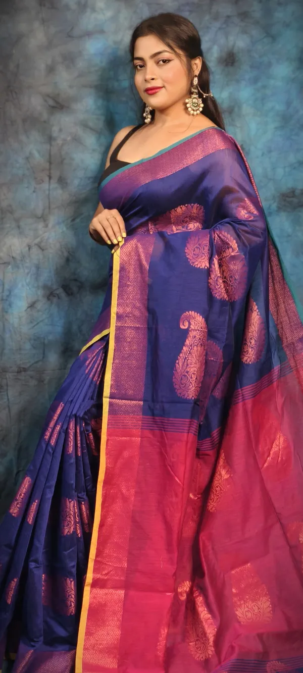 Navy_Blue_&_Magenta_Pure_Cotton_Handloom_Paisley_Saree_For_Women
