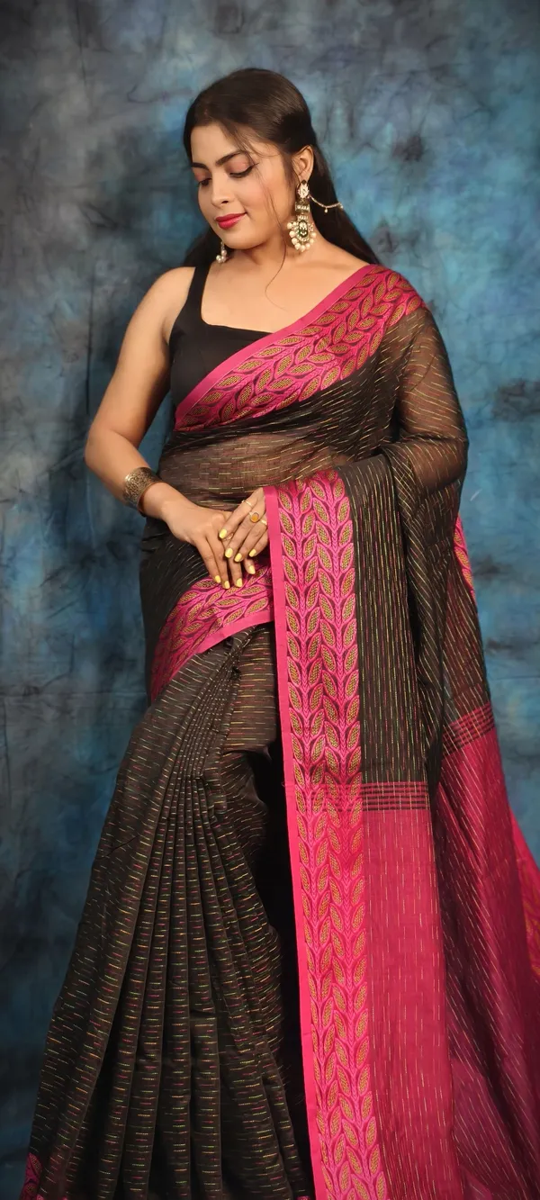 Black_&_Magenta_Pure_Cotton_Handloom_Applique_Saree_For_Women