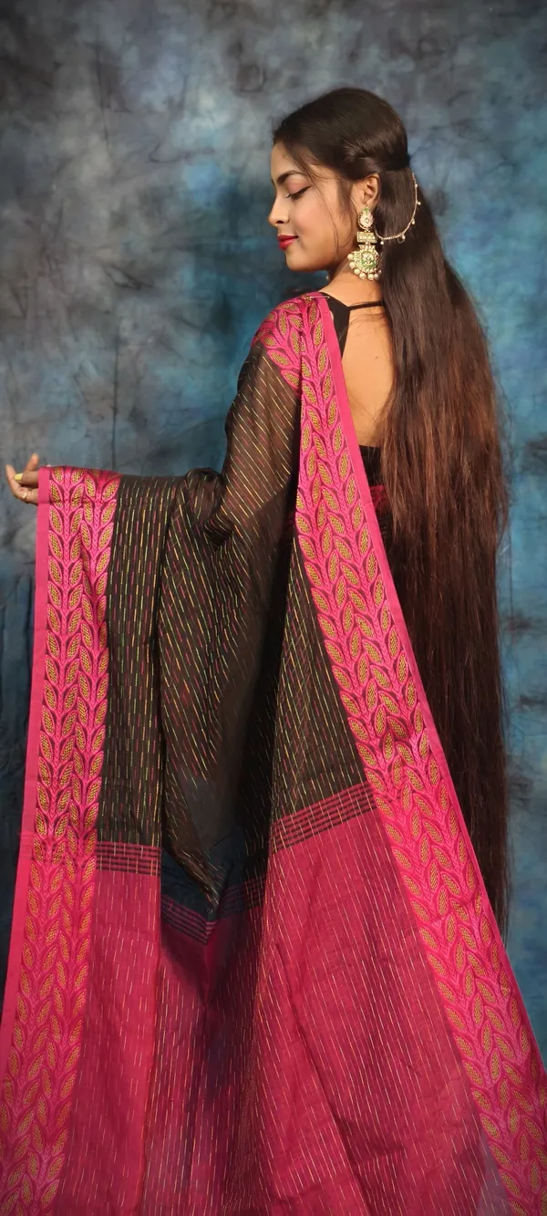 Black_&_Magenta_Pure_Cotton_Handloom_Applique_Saree_For_Women