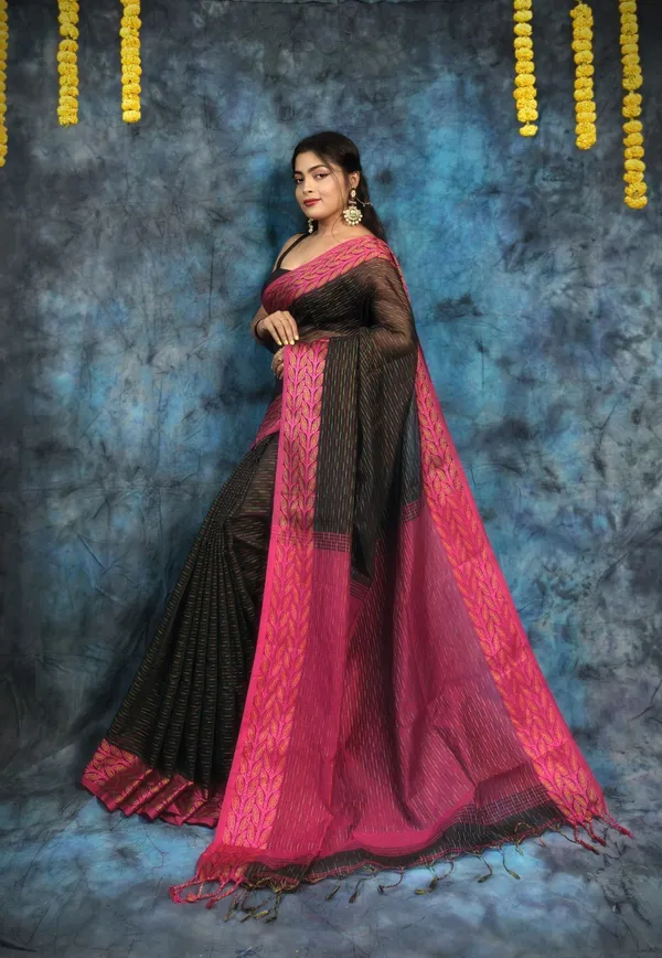 Black_&_Magenta_Pure_Cotton_Handloom_Applique_Saree_For_Women