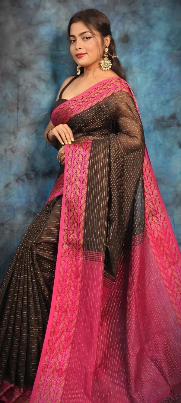 Black_&_Magenta_Pure_Cotton_Handloom_Applique_Saree_For_Women