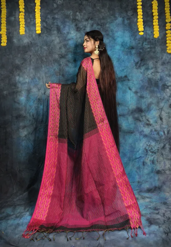Black_&_Magenta_Pure_Cotton_Handloom_Applique_Saree_For_Women