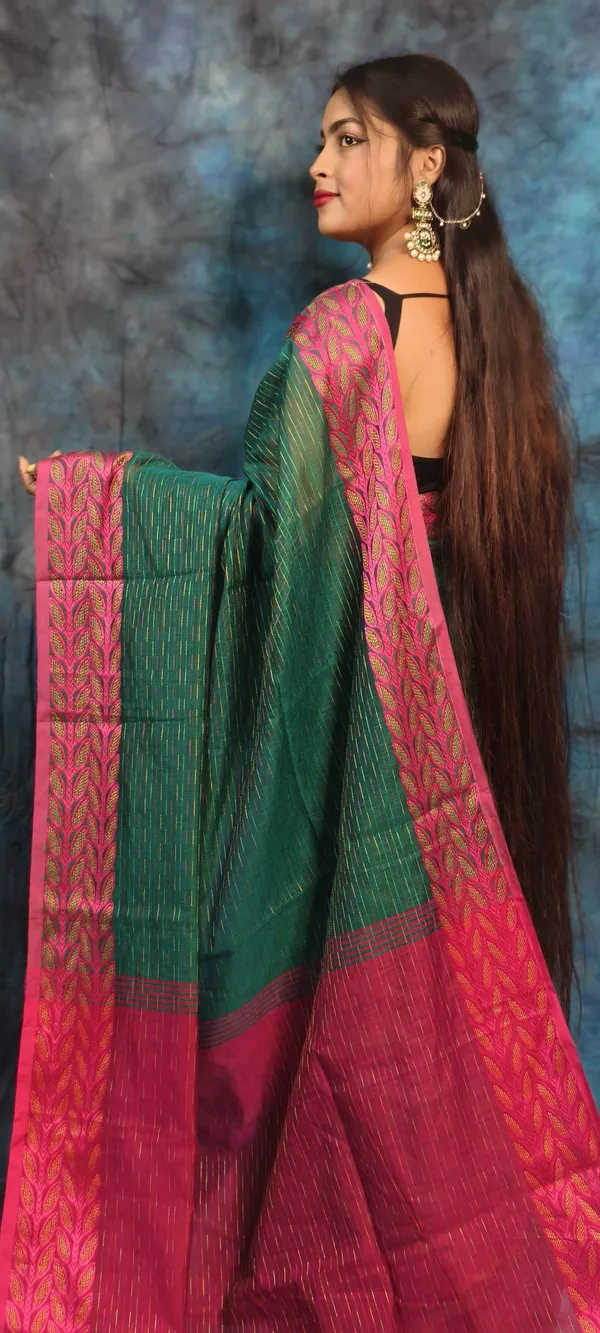 Bottle_Green_&_Magenta_Pure_Cotton_Handloom_Applique_Saree_For_Women