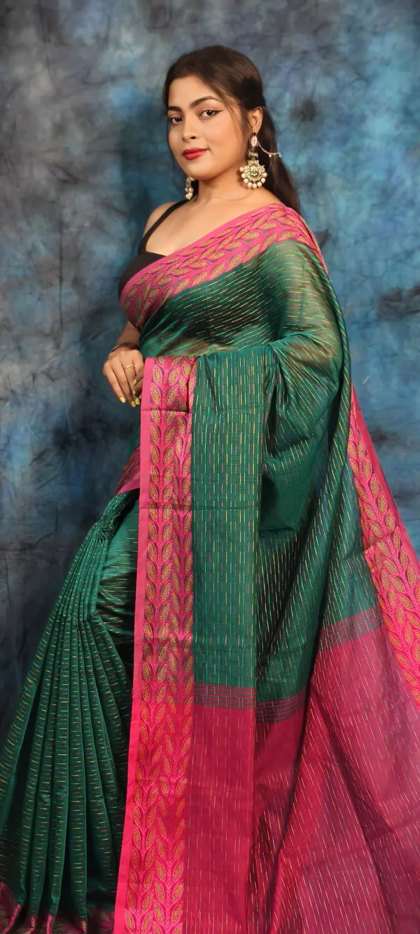 Bottle_Green_&_Magenta_Pure_Cotton_Handloom_Applique_Saree_For_Women