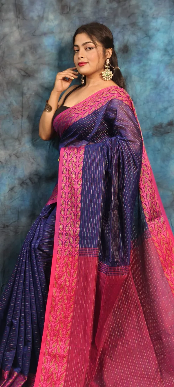 Navy_Blue_&_Magenta_Pure_Cotton_Handloom_Applique_Saree_For_Women