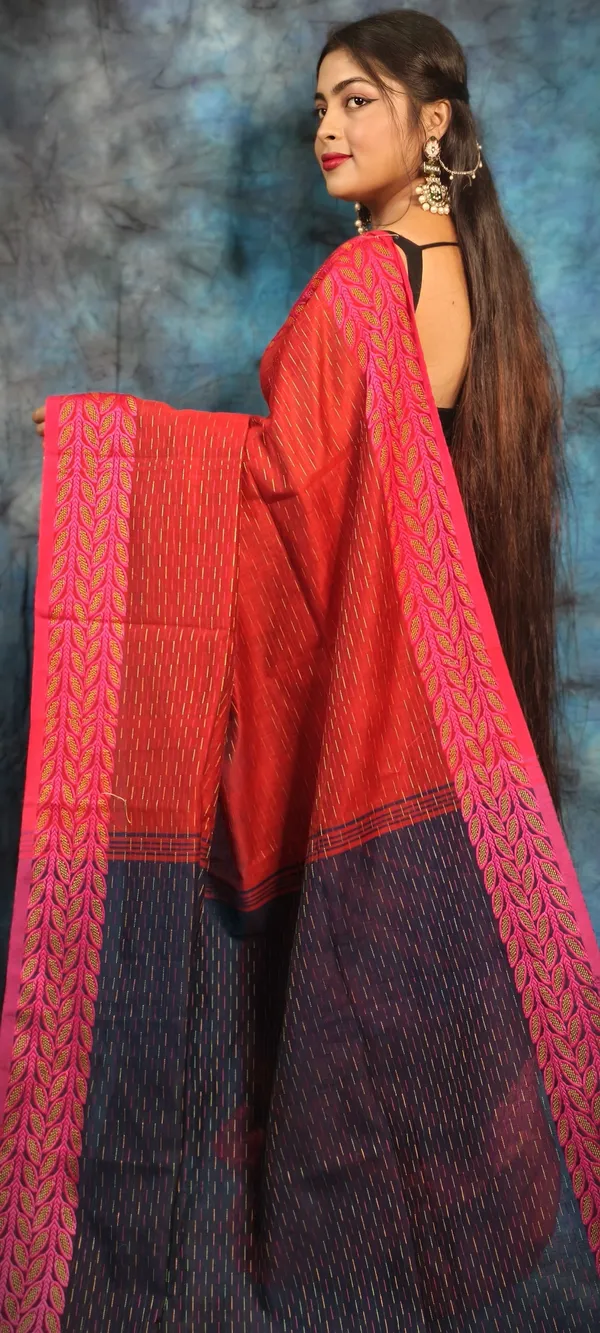 Red_&_Navy_Blue_Pure_Cotton_Handloom_Applique_Saree_For_Women