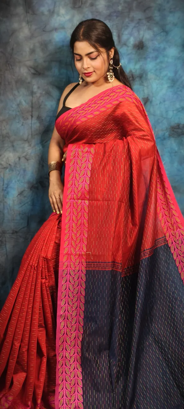 Red_&_Navy_Blue_Pure_Cotton_Handloom_Applique_Saree_For_Women