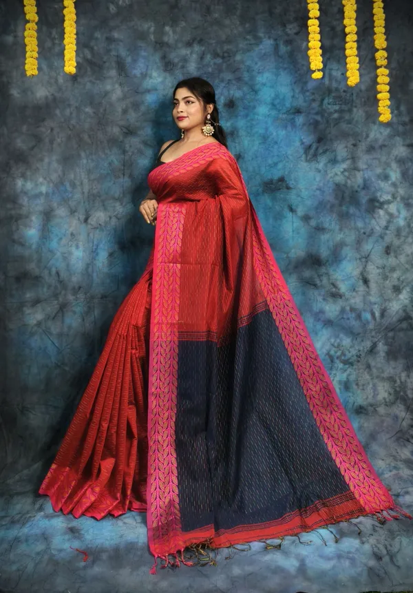 Red_&_Navy_Blue_Pure_Cotton_Handloom_Applique_Saree_For_Women