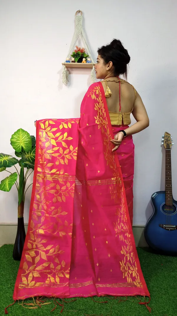 Magenta_Cotton_Blend_Handloom_Self_Design_Saree_For_Women