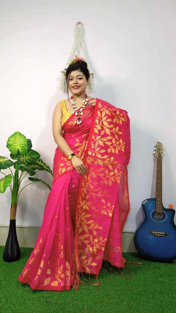 Magenta_Cotton_Blend_Handloom_Self_Design_Saree_For_Women