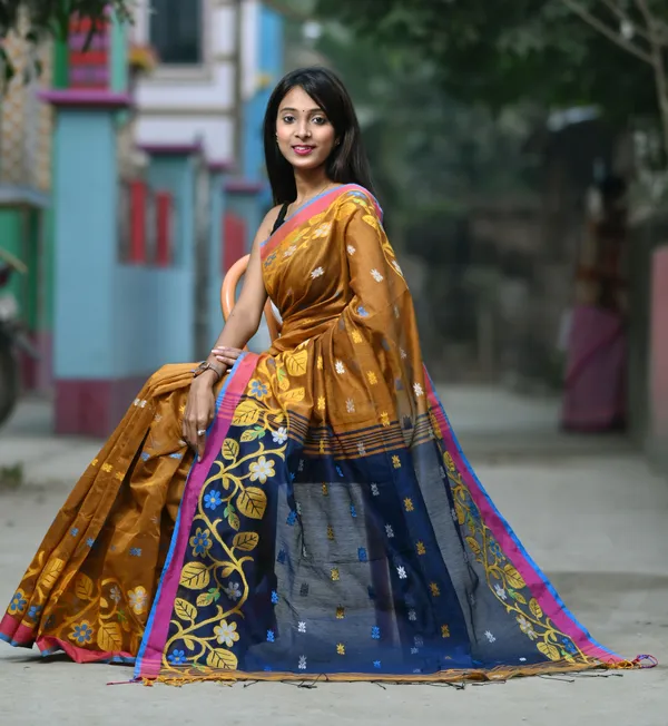 Brown_&_Navy_Blue_Pure_Cotton_Handloom_Embellished_Saree_For_Women