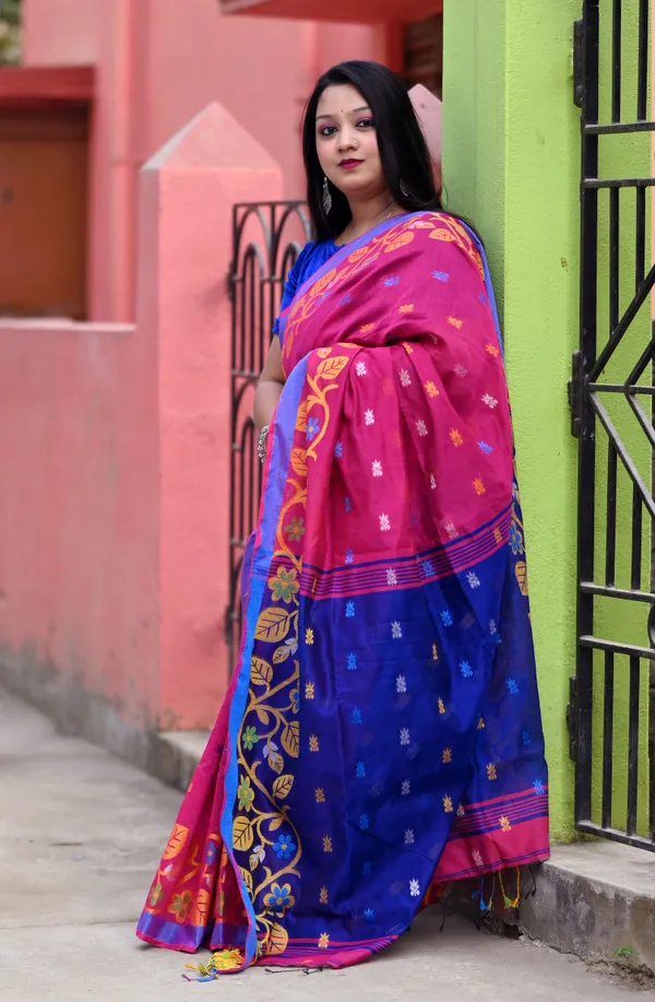 Magenta_&_Navy_Blue_Pure_Cotton_Handloom_Embellished_Saree_For_Women