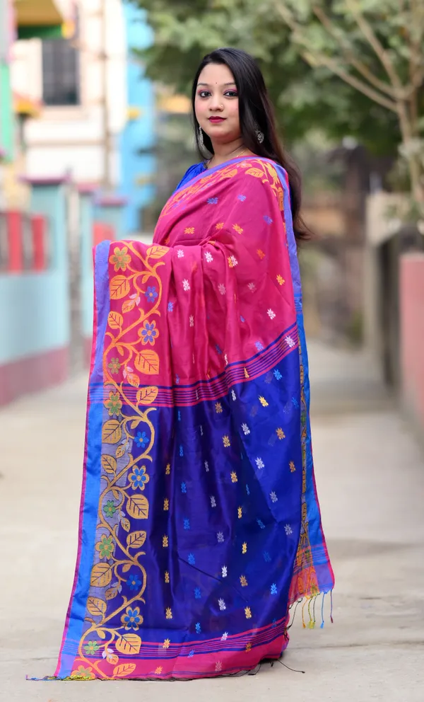 Magenta_&_Navy_Blue_Pure_Cotton_Handloom_Embellished_Saree_For_Women