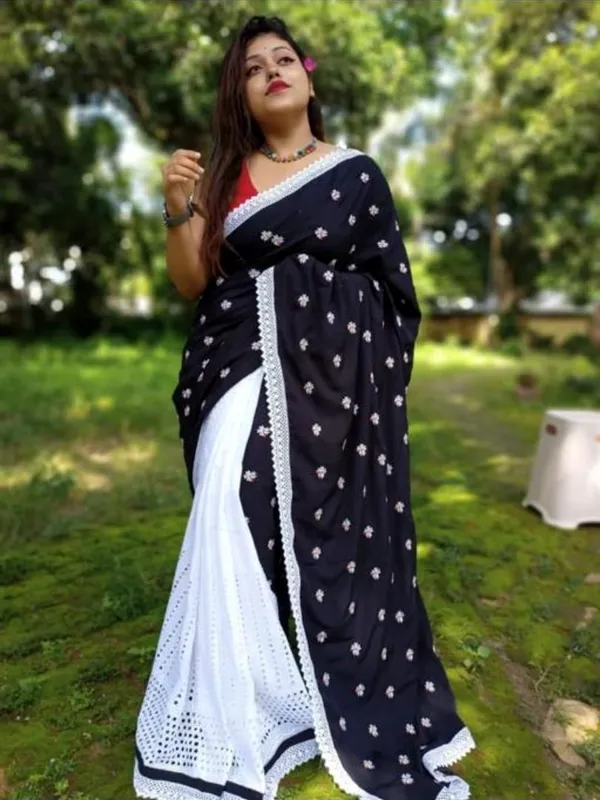 White_&_Black_Cotton_Blend_Handloom_Floral_Print_&_Self_Design_&_Printed_Saree_For_Women