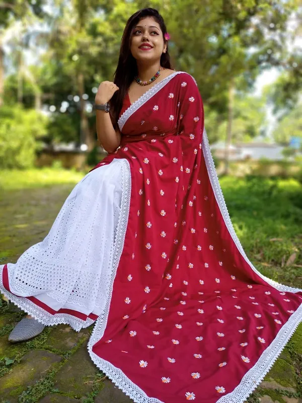 White_&_Maroon_Cotton_Blend_Handloom_Floral_Print_&_Self_Design_&_Printed_Saree_For_Women