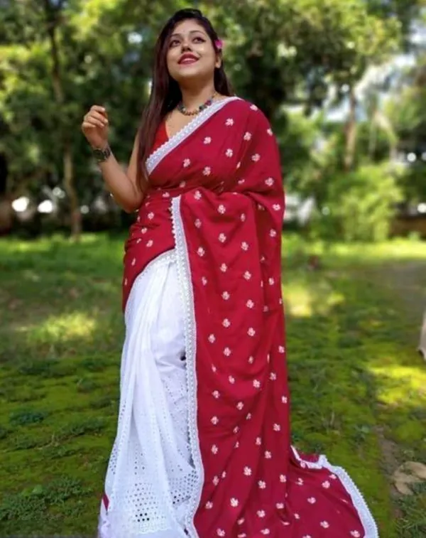 White_&_Maroon_Cotton_Blend_Handloom_Floral_Print_&_Self_Design_&_Printed_Saree_For_Women
