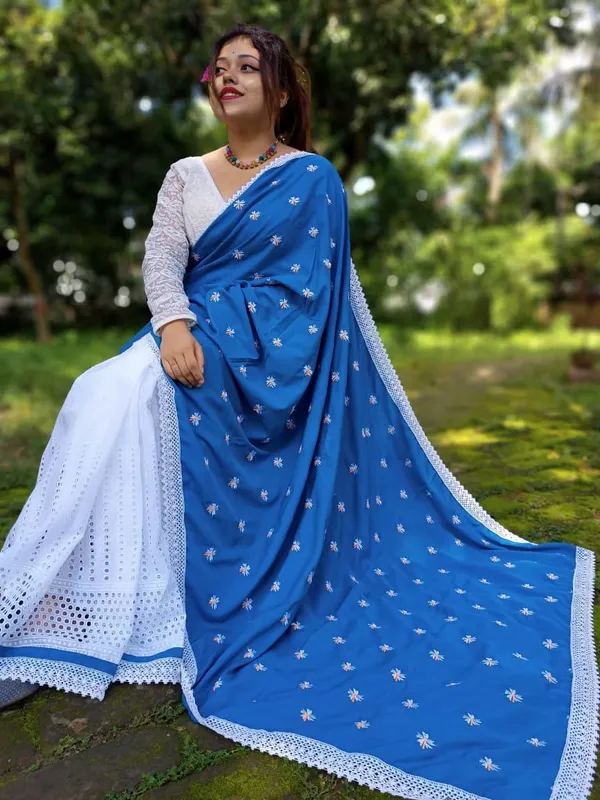 White_&_Sky_Blue_Cotton_Blend_Handloom_Floral_Print_&_Self_Design_&_Printed_Saree_For_Women