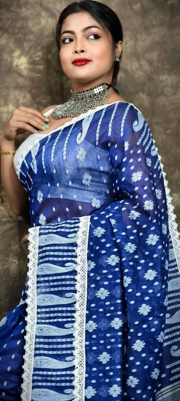 Blue_&_White_Cotton_Silk_Jamdani_Woven_Saree_For_Women