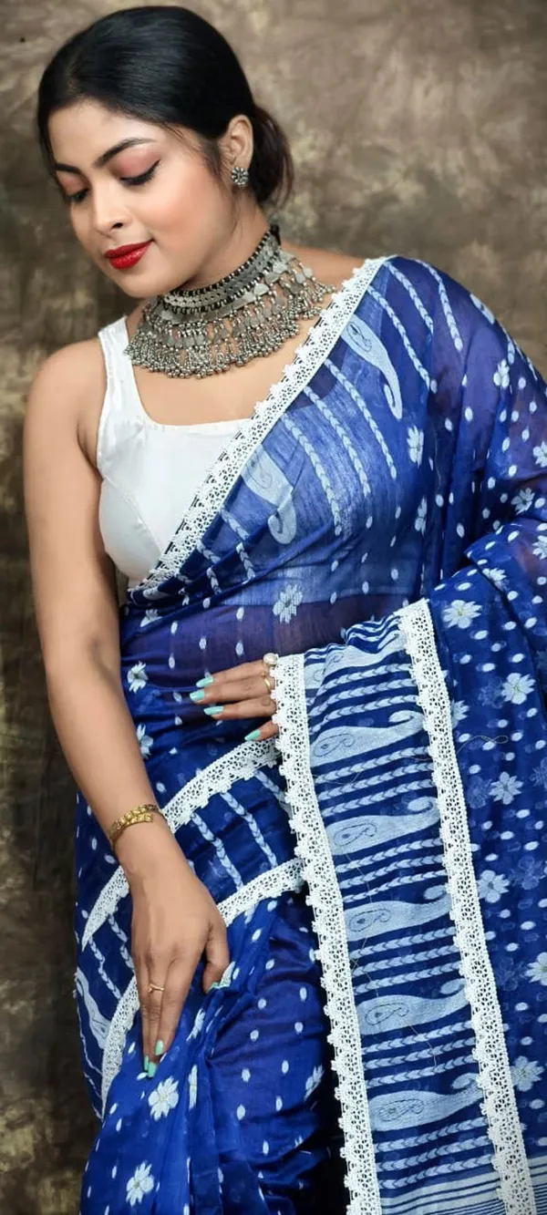 Blue_&_White_Cotton_Silk_Jamdani_Woven_Saree_For_Women