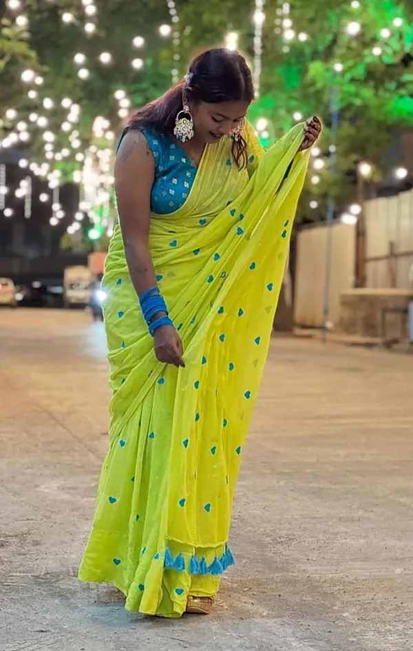 Yellow_Pure_Cotton_Bollywood_Embroidered_Saree_For_Women