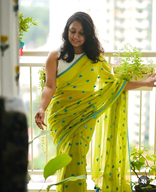 Yellow_Pure_Cotton_Bollywood_Embroidered_Saree_For_Women