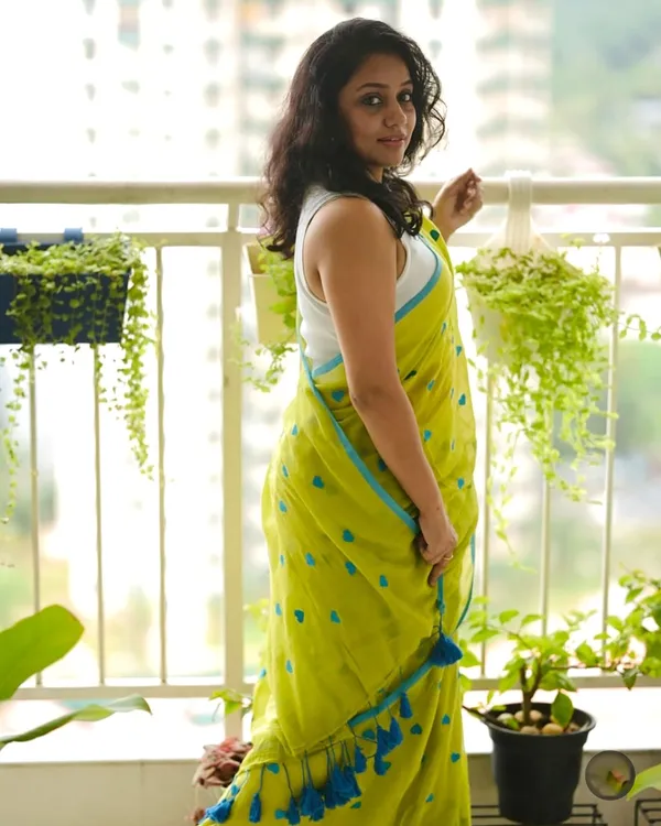Yellow_Pure_Cotton_Bollywood_Embroidered_Saree_For_Women