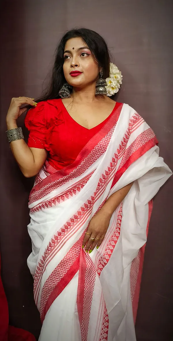 White_&_Red_Cotton_Silk_Handloom_Self_Design_Saree_For_Women
