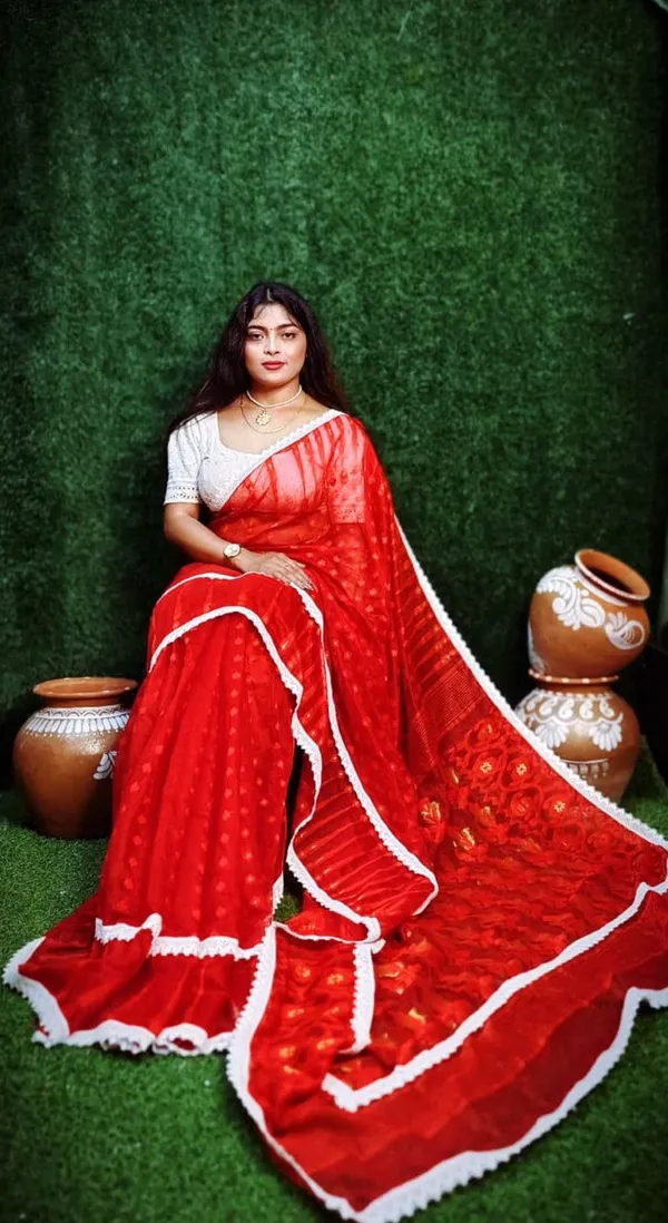 Red_Cotton_Silk_Jamdani_Embellished_Saree_For_Women