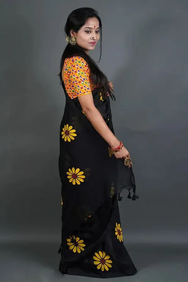 Black_Cotton_Blend_Handloom_Floral_Print_Saree_For_Women