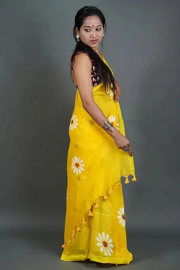 Yellow_Cotton_Blend_Handloom_Floral_Print_Saree_For_Women