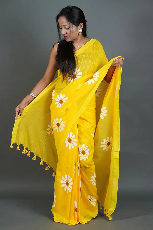 Yellow_Cotton_Blend_Handloom_Floral_Print_Saree_For_Women