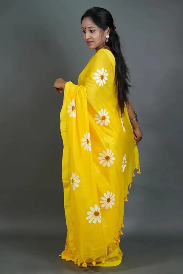 Yellow_Cotton_Blend_Handloom_Floral_Print_Saree_For_Women