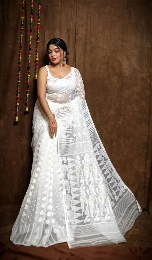White_Cotton_Linen_Jamdani_Self_Design_Saree_For_Women