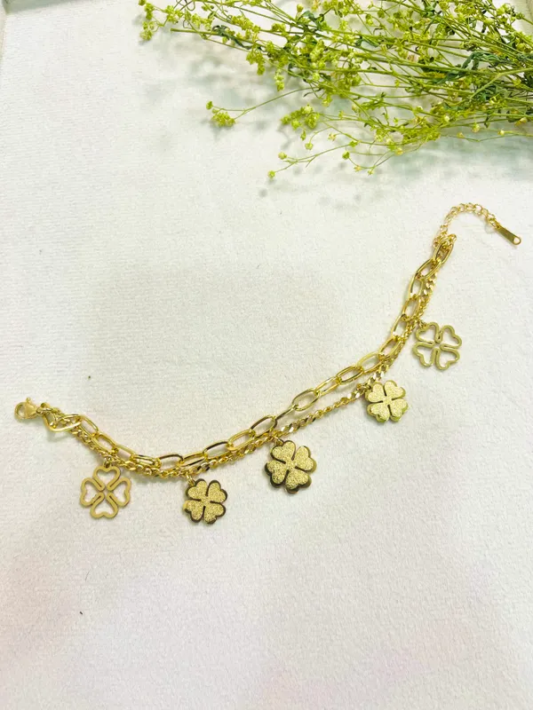 Golden_Clover_Charm_Bracelet_Double_Chain_Design_For_Women