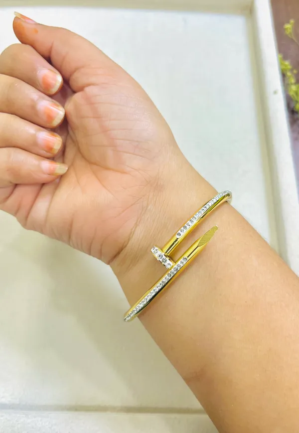 Golden_Premium_Nail-Style_Bracelet_For_Women