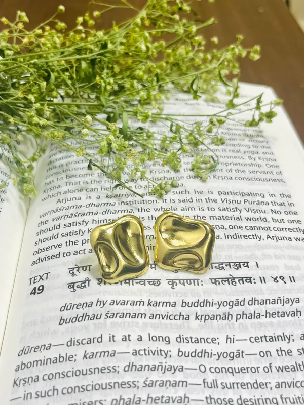 Golden_Statement_Abstract_Studs_For_Women
