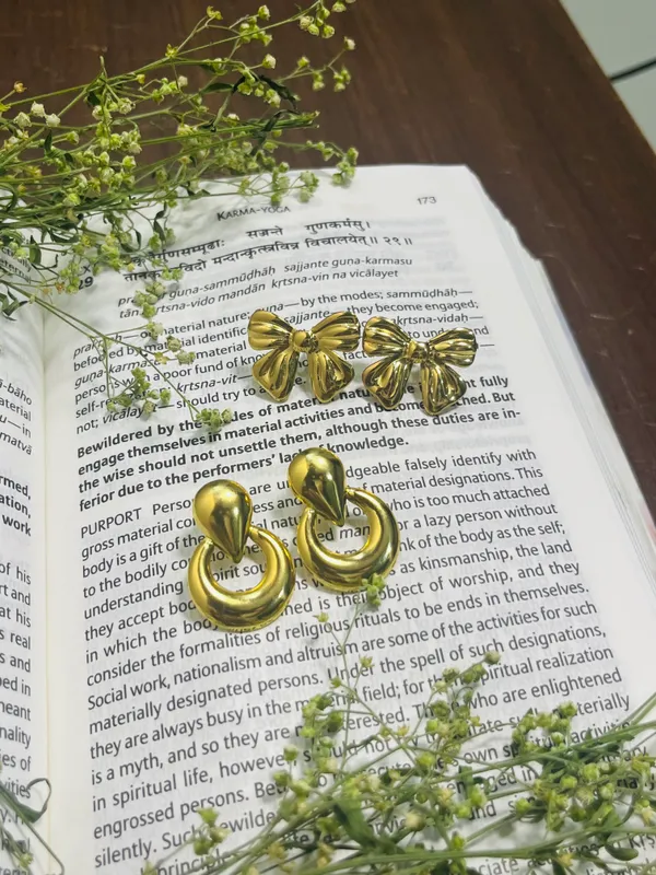 Set_Of_2_-_Golden_Minimalist_&_Classic_Sweetheart_Earrings_For_Women