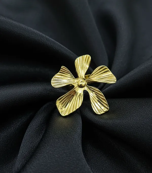 Golden_Petal_Ring_For_Women