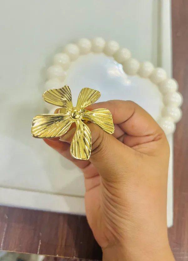 Golden_Petal_Ring_For_Women