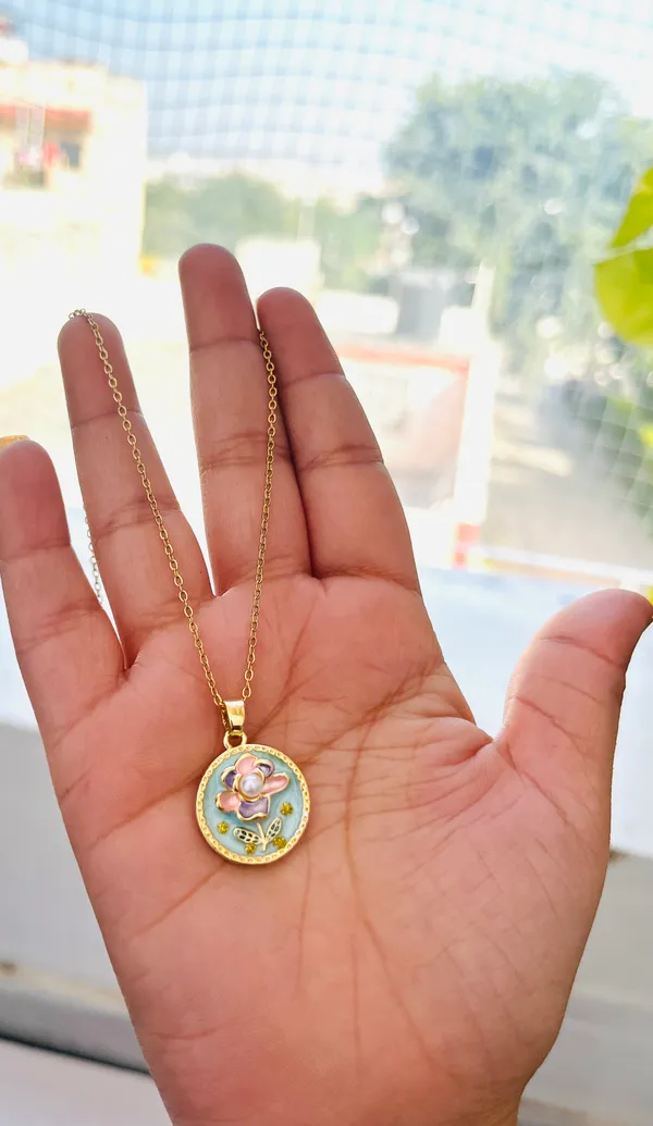 18K_Gold_Plated_Enamel_Round_Pendant_Necklace_For_Women