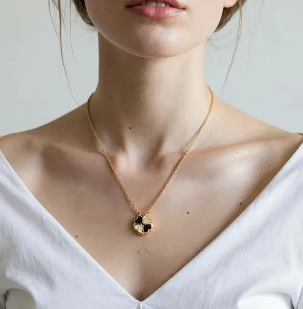 Golden_Magnetic_Heart_Clover_Necklace_For_Women
