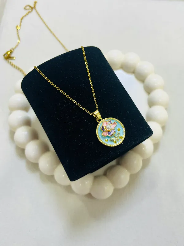 18K_Gold_Plated_Enamel_Round_Pendant_Necklace_For_Women