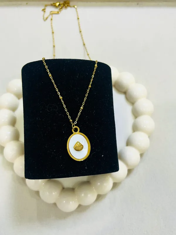 Golden_Shell_Beach_Charm_Necklace_For_Women