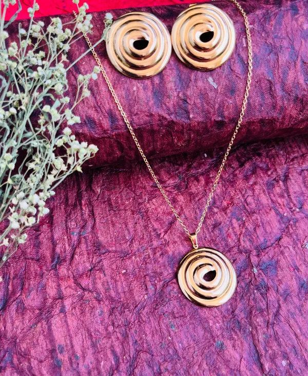 Golden_Swirl_Pendant_Necklace_And_Earring_Set_For_Women