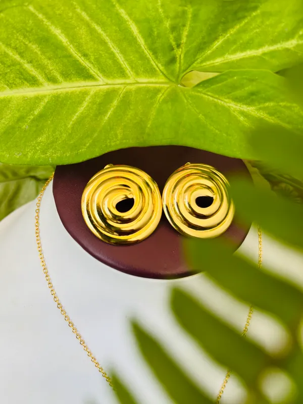 Golden_Swirl_Pendant_Necklace_And_Earring_Set_For_Women