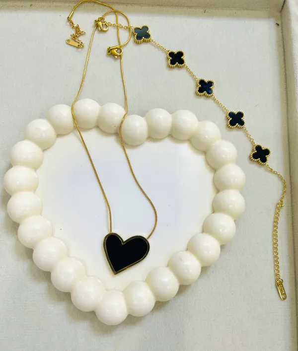 Set_Of_2_-_Golden_Bold_Love_Charm_Necklace_With_Clover_Bracelet_For_Women