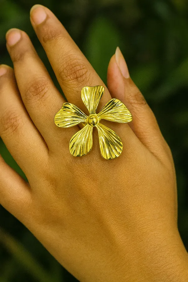 Golden_Petal_Ring_For_Women